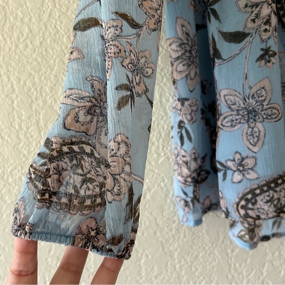 American eagle paisly floral fluttered sleeve blouse Womens size small - Picture 3 of 14